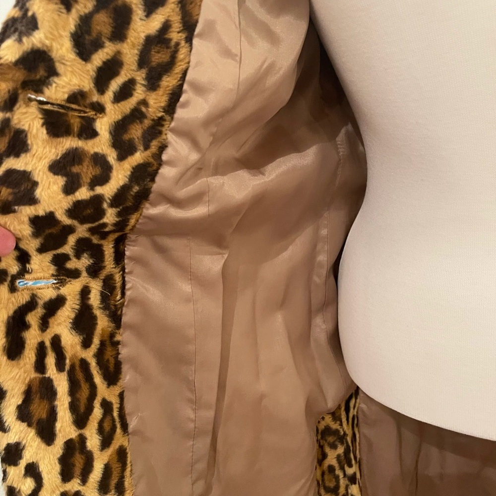VINTAGE Zelda leopard coat. 
Size 12 = more like a 10 today. 
Lining intact. - Picture 6 of 14